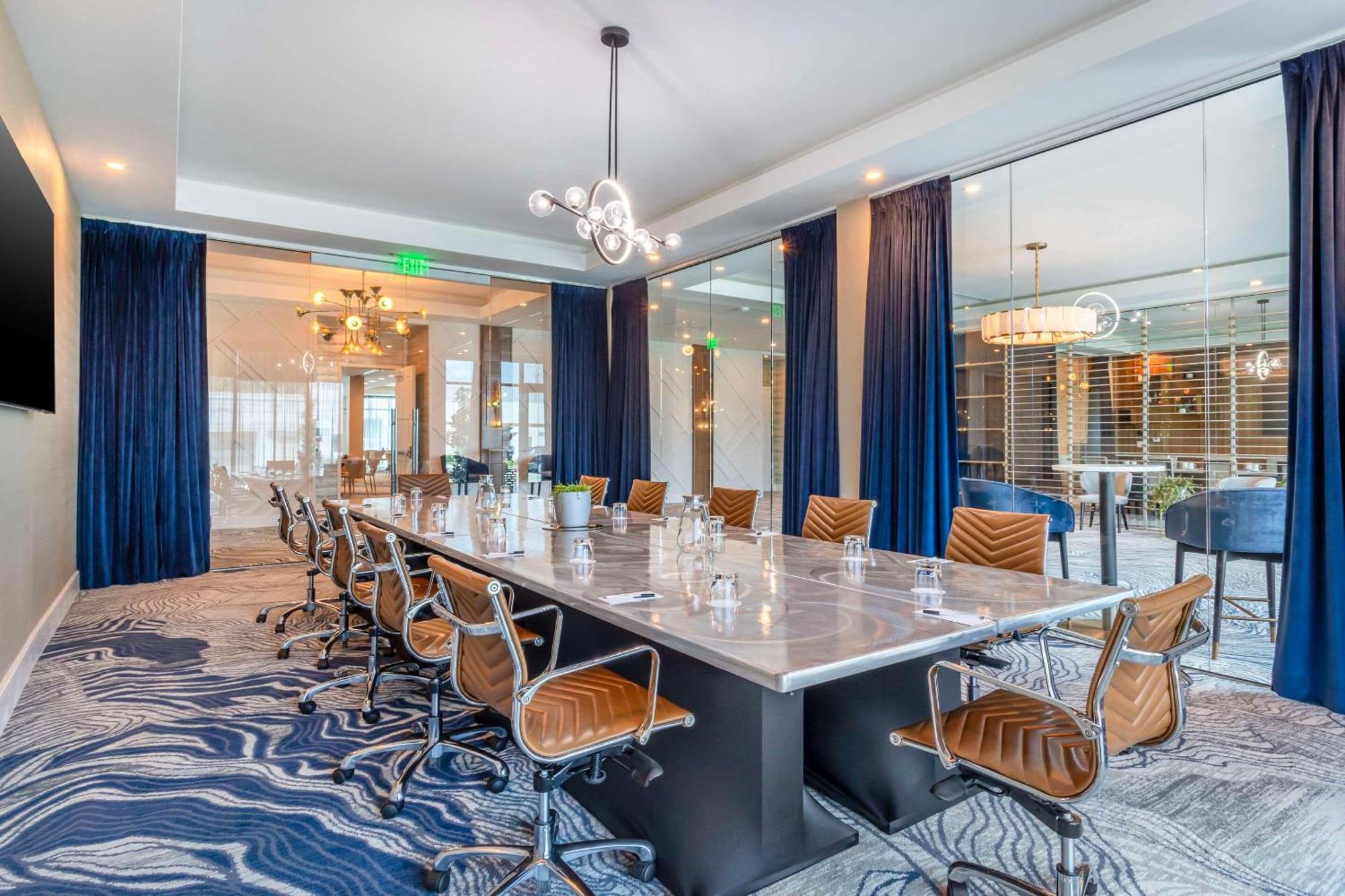 Cambria Hotel Waco University Riverfront Exterior foto