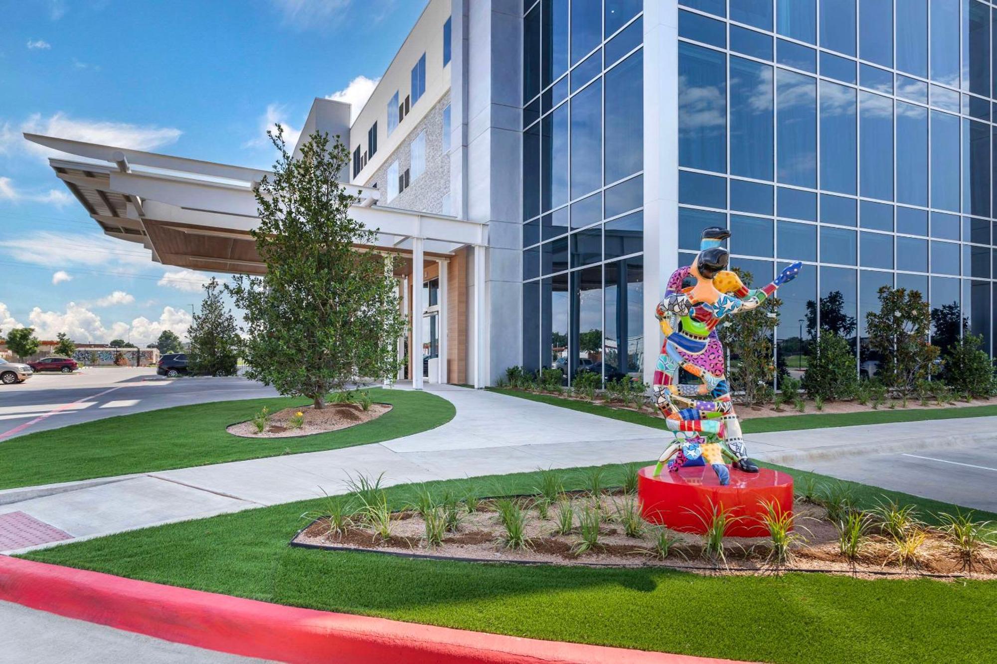 Cambria Hotel Waco University Riverfront Exterior foto