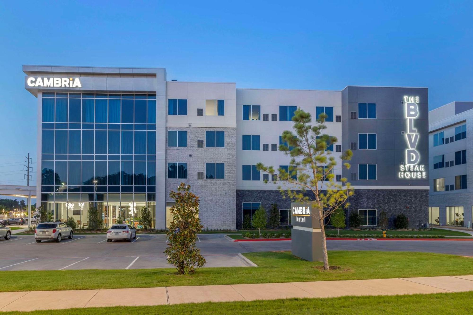 Cambria Hotel Waco University Riverfront Exterior foto
