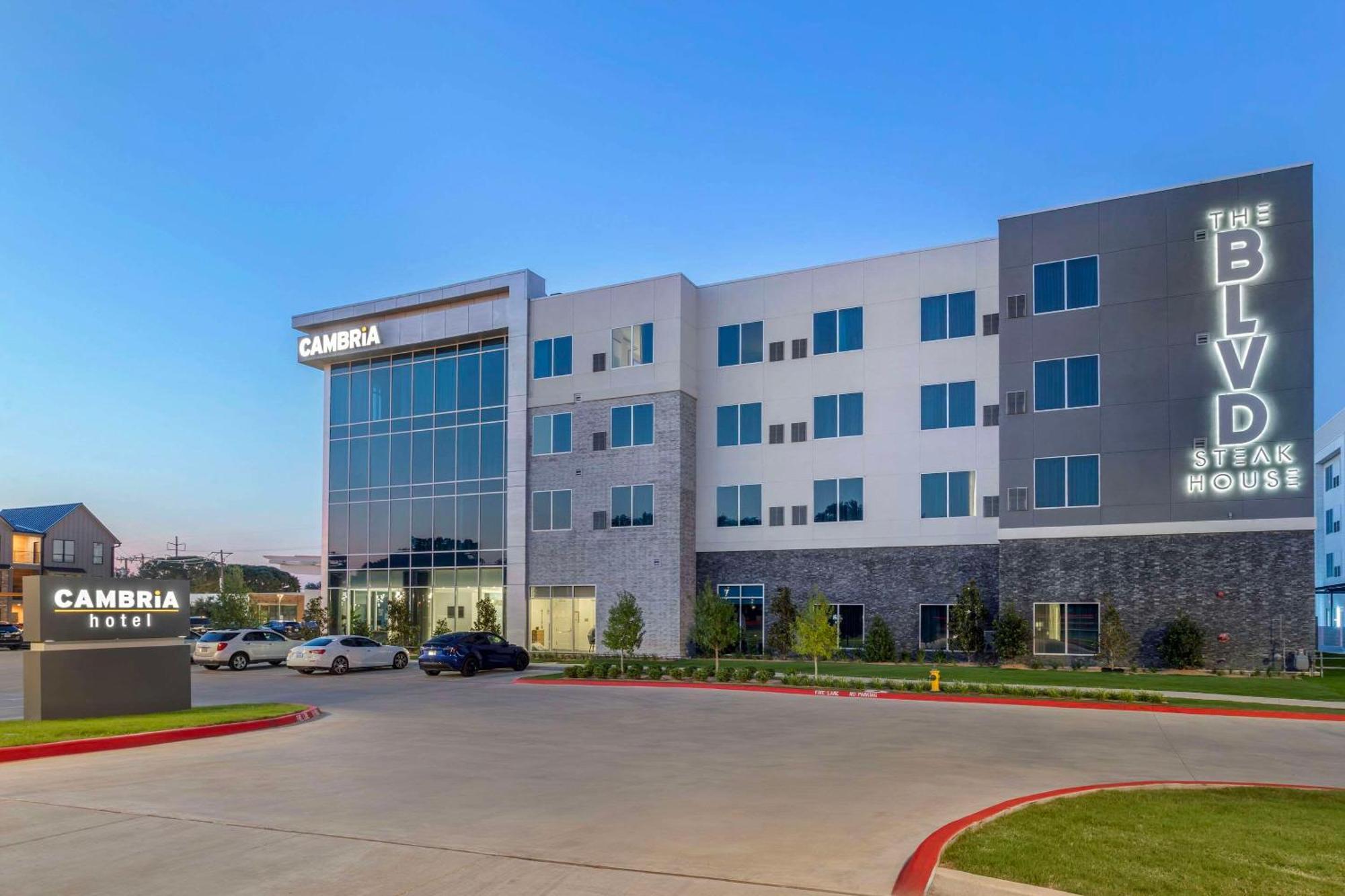 Cambria Hotel Waco University Riverfront Exterior foto